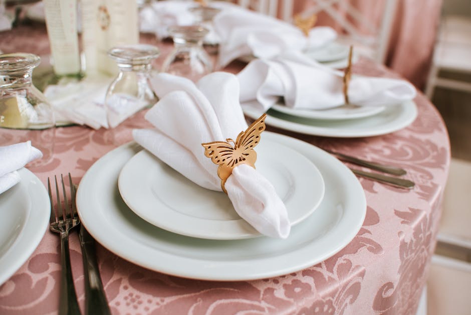60 x 102 Tablecloth Buyer's Guide: Options Reviewed